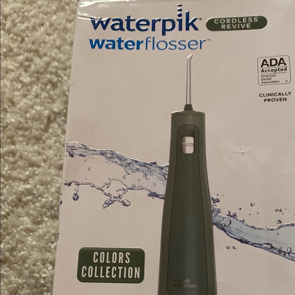 Cordless Revive Water Flosser - Green